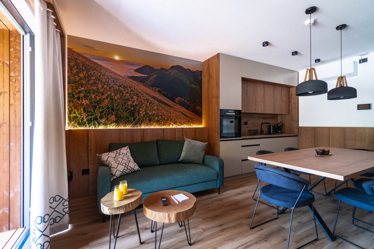 Lars večja postavitev z ležalnikom. foto: Gora Resort LARS večja postavitev z ležalnikom