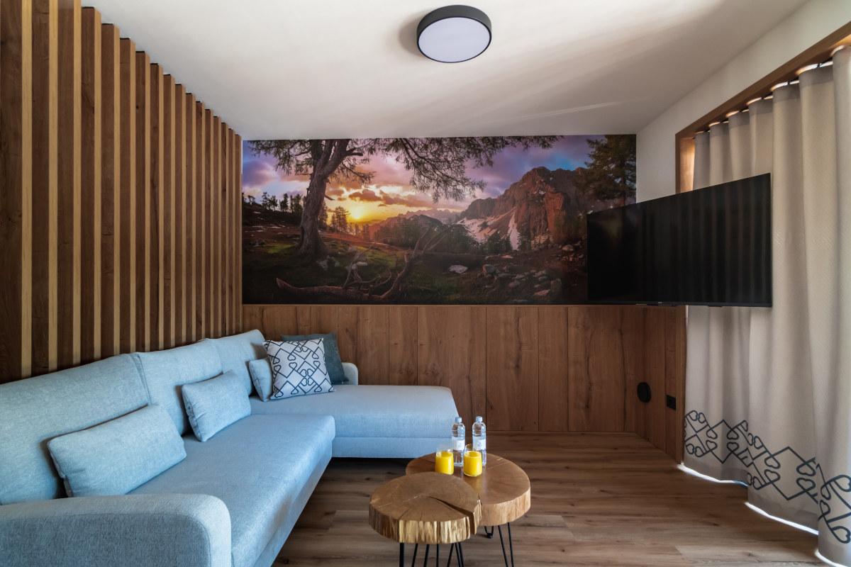 Lars veča postavitev z ležalnikom. foto: Gora Resort LARS večja postavitev z ležalnikom