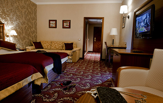 Grand hotel METROPOL Portorož Oblazinjeno pohištvo za hotele in apartmaje.
