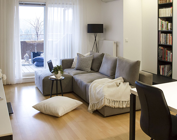 Sedežna garnitura Cubian Zofa Cubian z ležalnikom v sivi tkanini